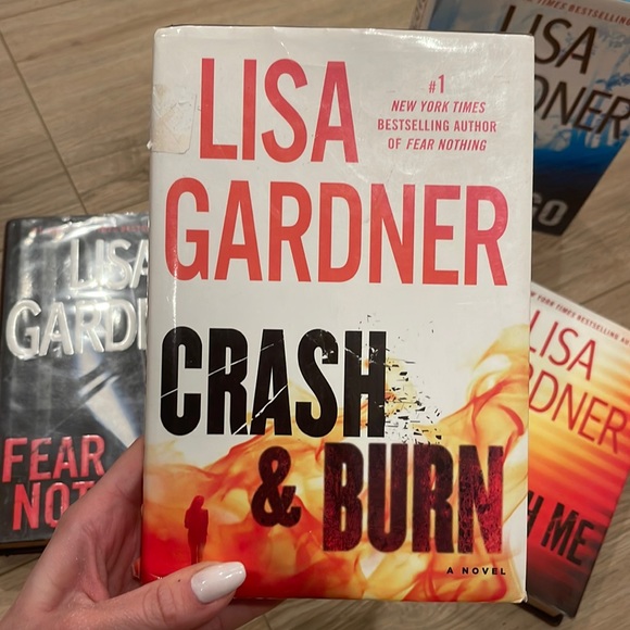 Lisa Gardner | Thriller Fiction Novels - Set of 4 | Hardcover - Picture 5 of 6